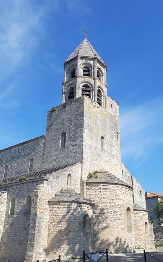 La Garde Adhemar, L'Escalier Medieval Екстериор снимка