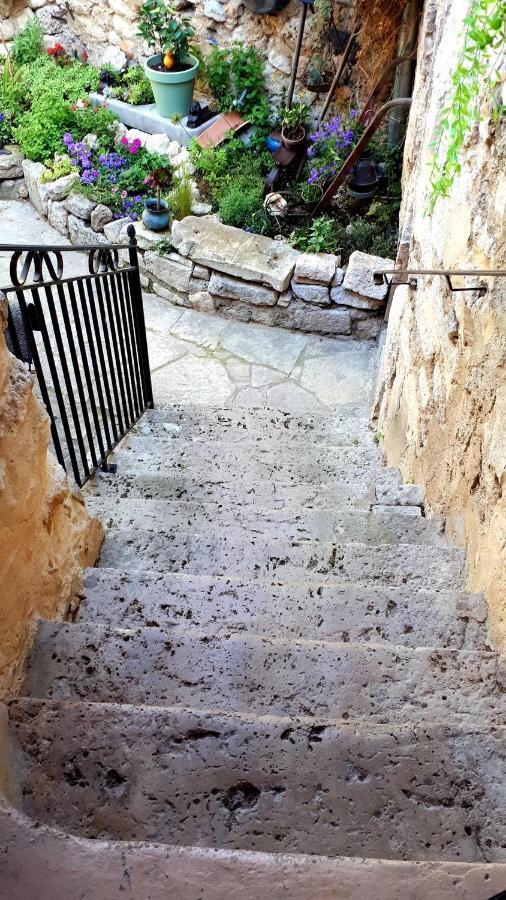 La Garde Adhemar, L'Escalier Medieval Екстериор снимка