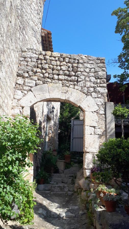 La Garde Adhemar, L'Escalier Medieval Екстериор снимка