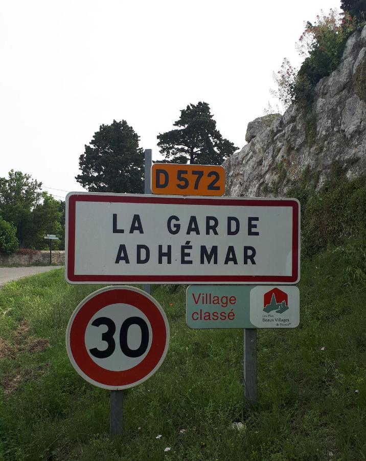 La Garde Adhemar, L'Escalier Medieval Екстериор снимка