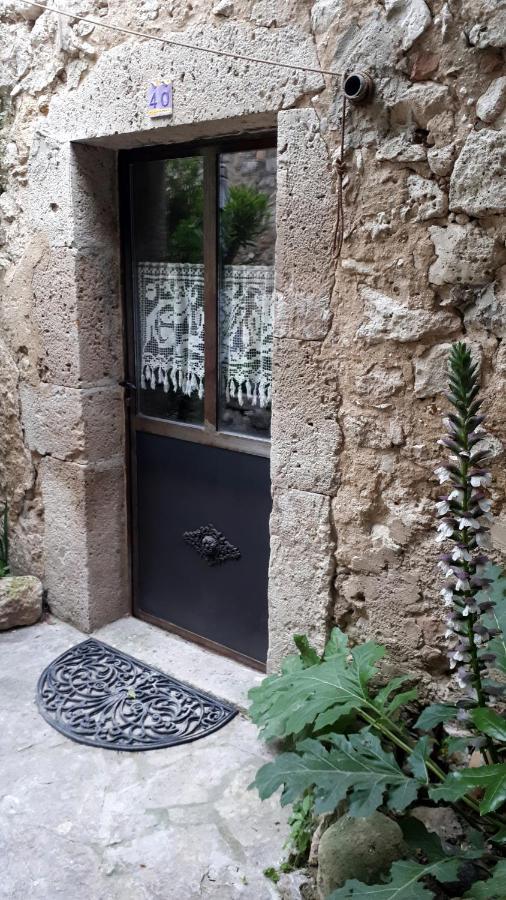 La Garde Adhemar, L'Escalier Medieval Екстериор снимка