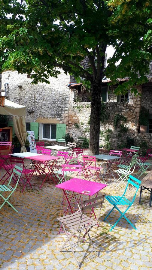 La Garde Adhemar, L'Escalier Medieval Екстериор снимка