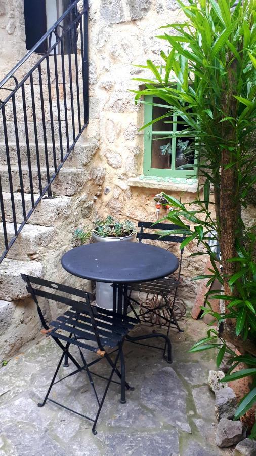 La Garde Adhemar, L'Escalier Medieval Екстериор снимка