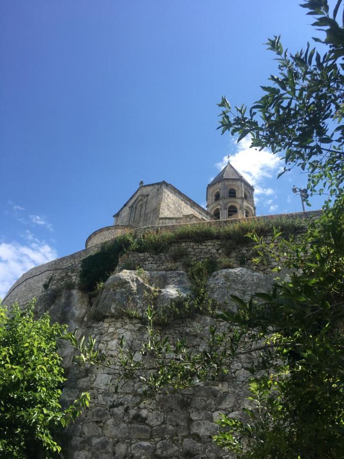 La Garde Adhemar, L'Escalier Medieval Екстериор снимка